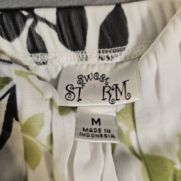 Floral short dress size medium - Picture 2 of 4